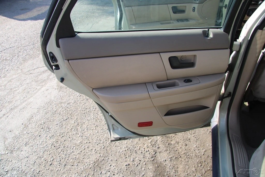2005 Ford Taurus 4th Gen - Image 18 of 21
