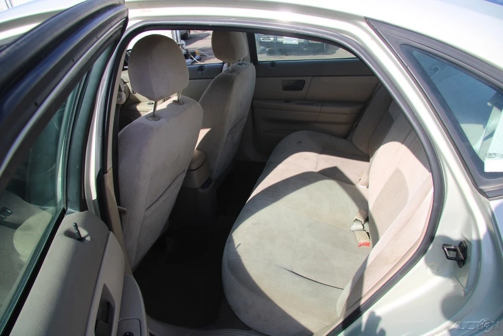 2005 Ford Taurus 4th Gen - Image 19 of 21
