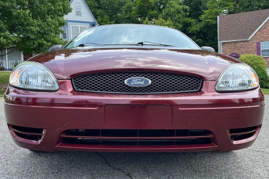 2005 Ford Taurus 4th Gen - Image 2 of 31