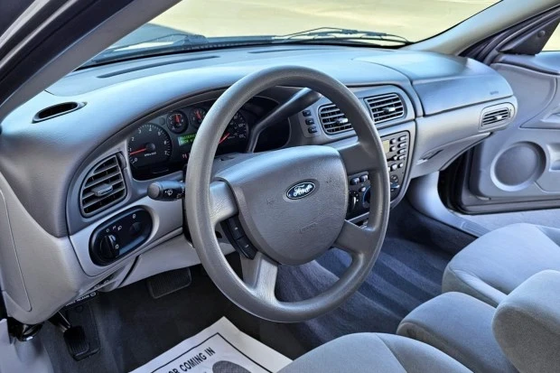2005 Ford Taurus 4th Gen - Image 5 of 7