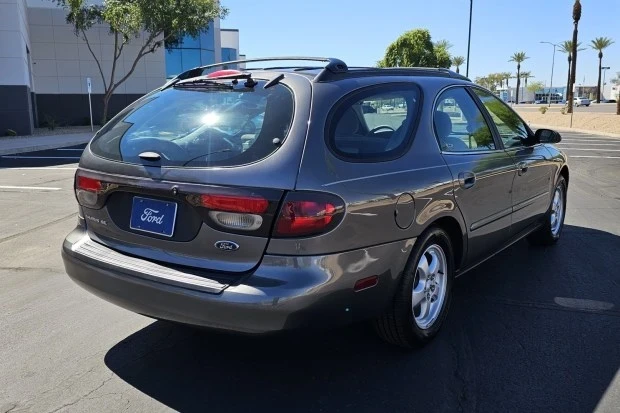 2005 Ford Taurus 4th Gen - Image 2 of 7