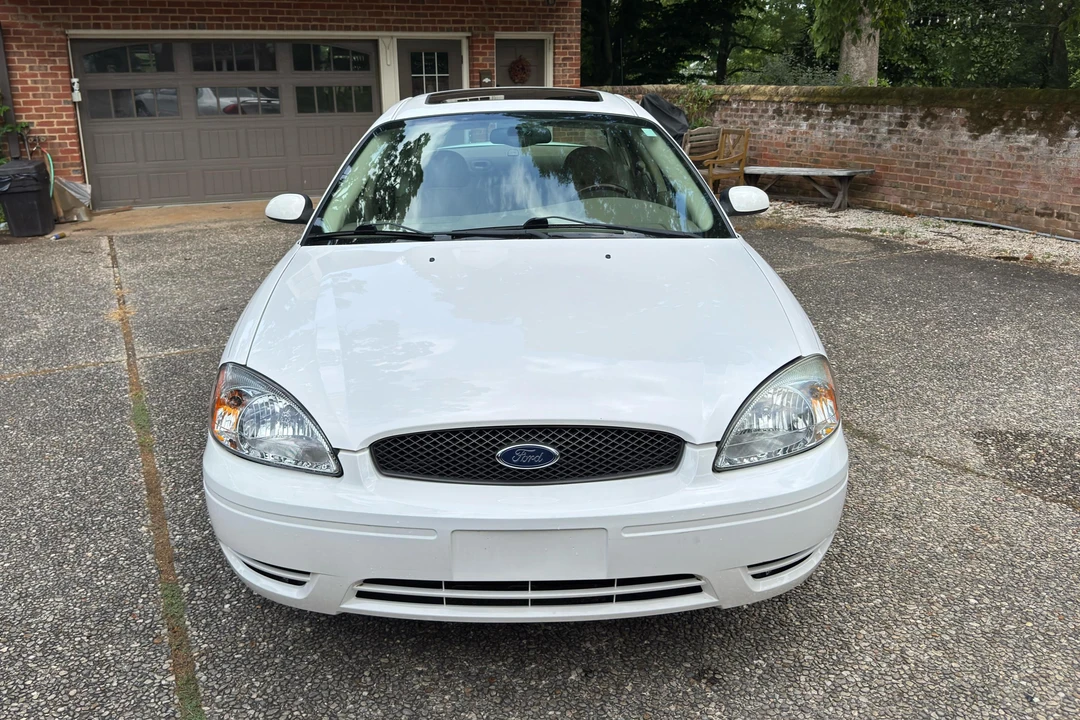 2005 Ford Taurus 4th Gen - Image 2 of 31