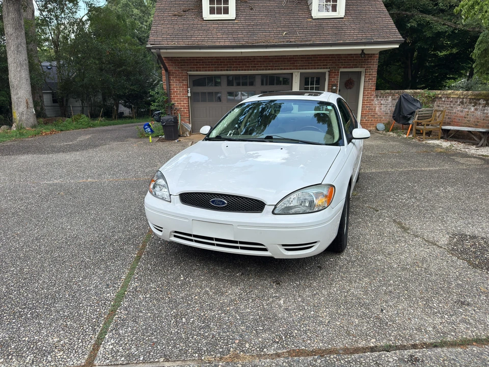2005 Ford Taurus 4th Gen - Image 8 of 31