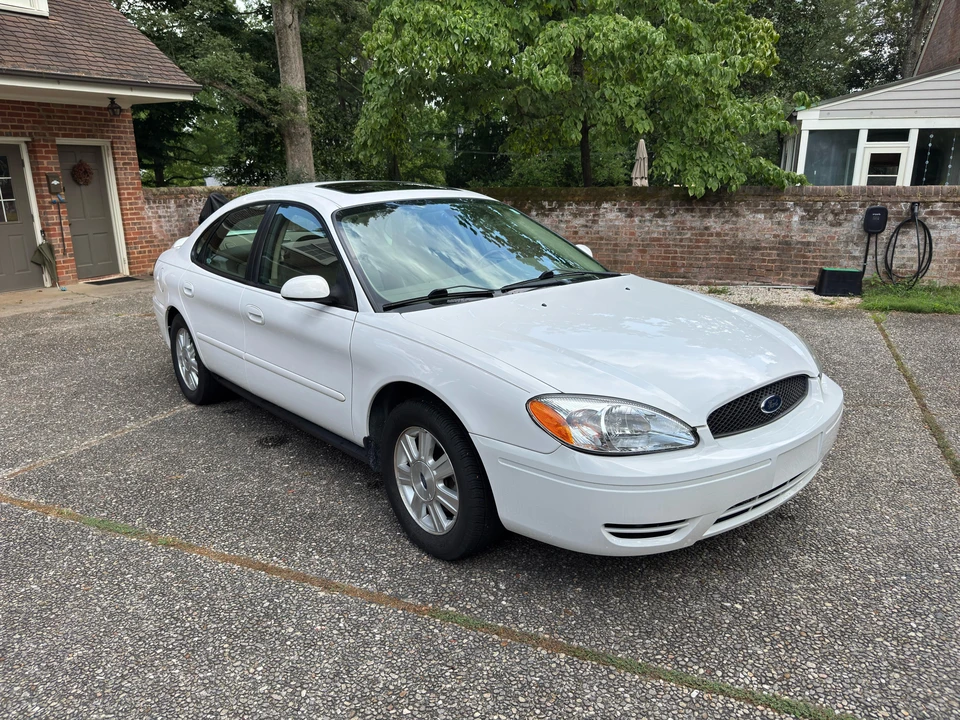 2005 Ford Taurus 4th Gen - Image 23 of 31