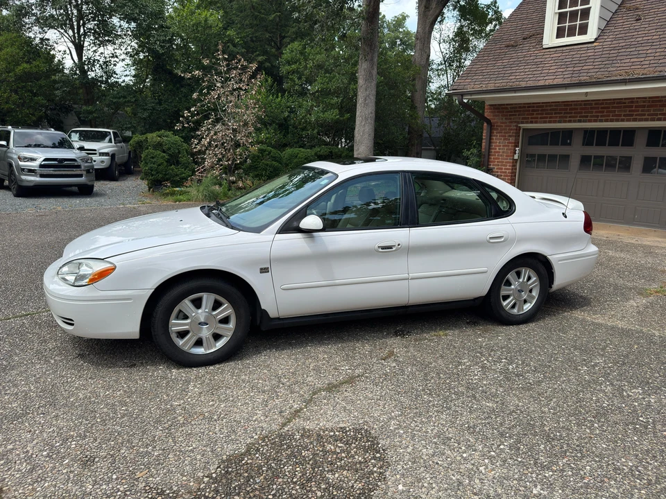 2005 Ford Taurus 4th Gen - Image 12 of 31