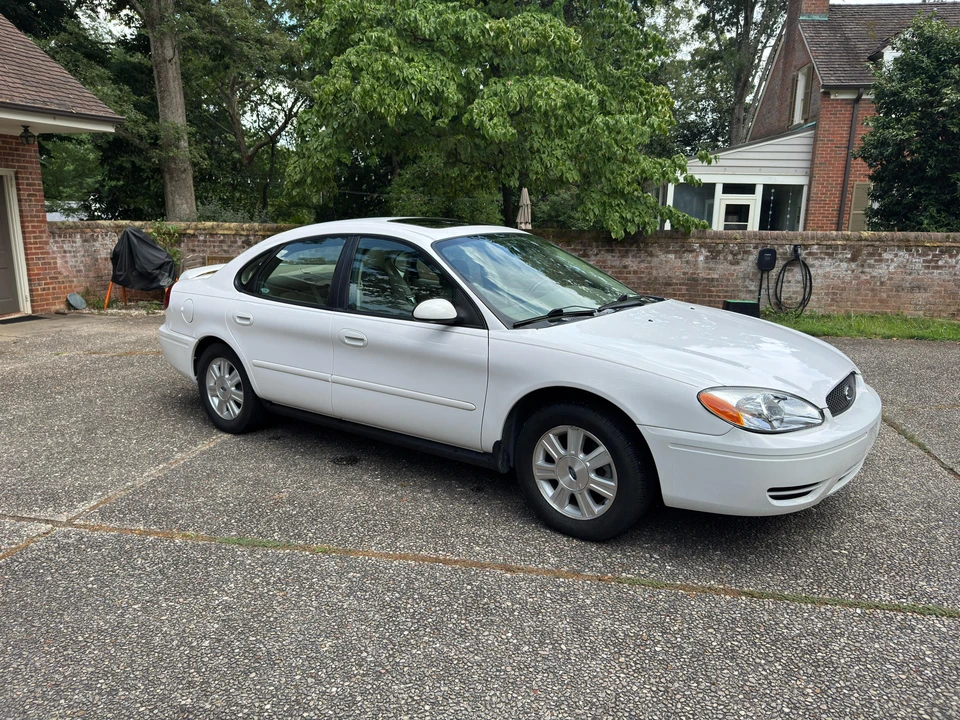 2005 Ford Taurus 4th Gen - Image 21 of 31