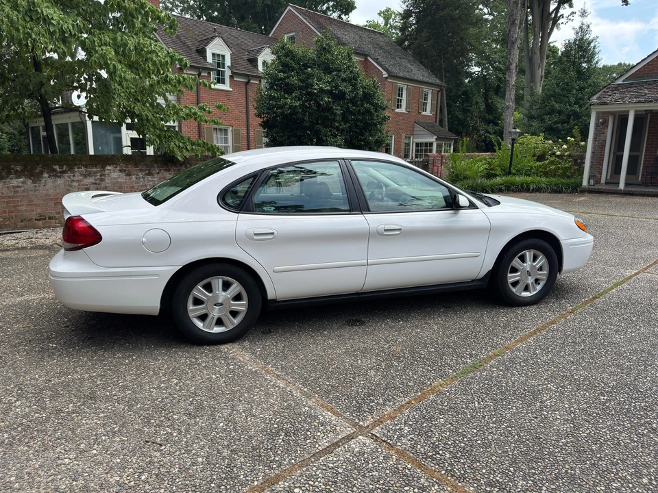2005 Ford Taurus 4th Gen - Image 18 of 31