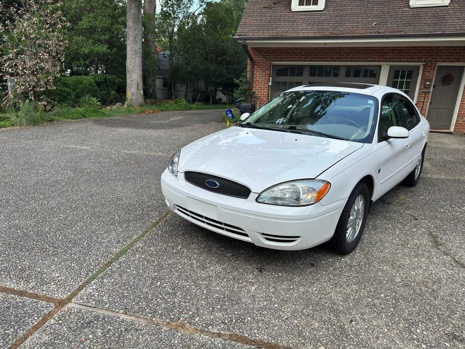2005 Ford Taurus 4th Gen - Image 9 of 31