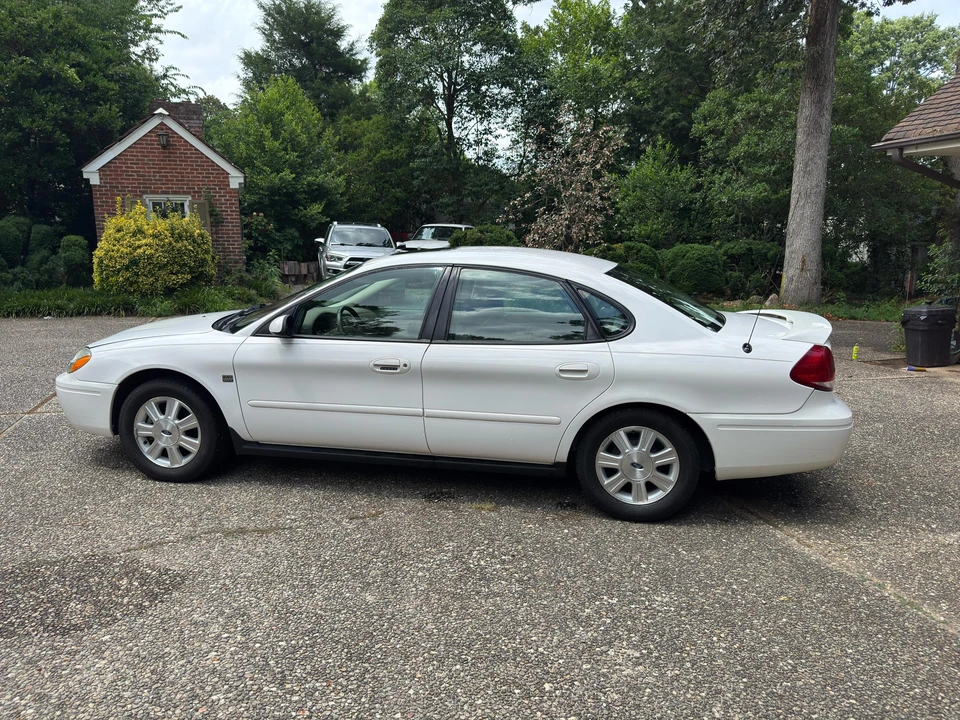 2005 Ford Taurus 4th Gen - Image 14 of 31