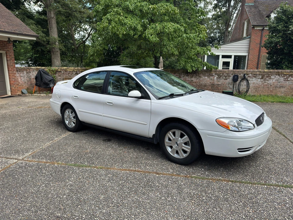 2005 Ford Taurus 4th Gen - Image 22 of 31