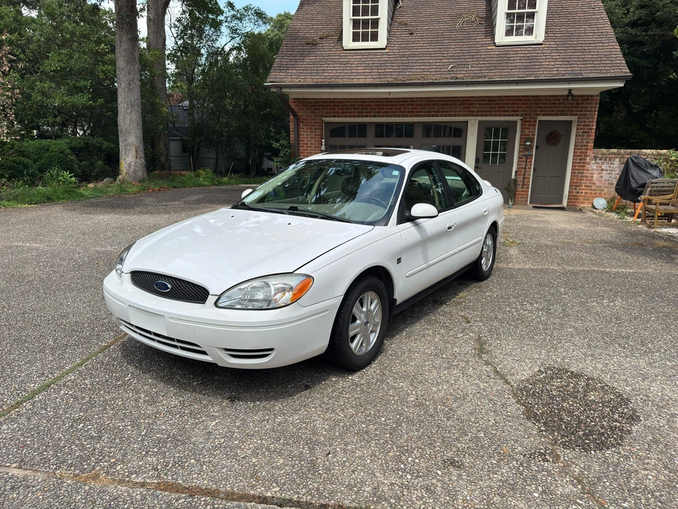 2005 Ford Taurus 4th Gen - Image 10 of 31