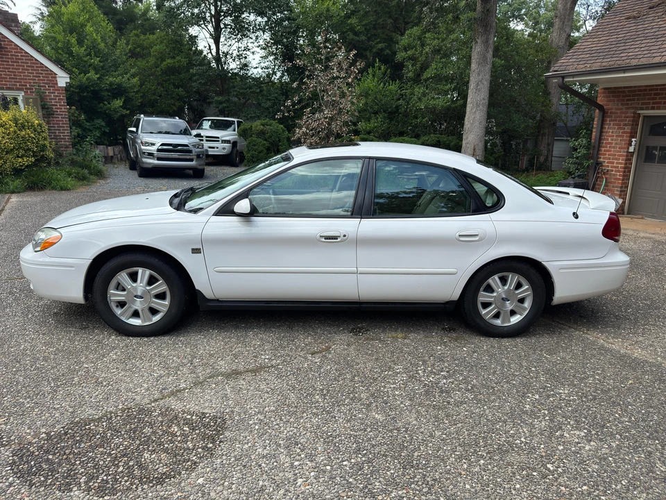 2005 Ford Taurus 4th Gen - Image 13 of 31