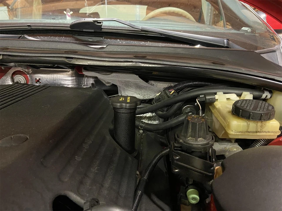 2005 Ford Thunderbird 11th Gen - Image 27 of 31