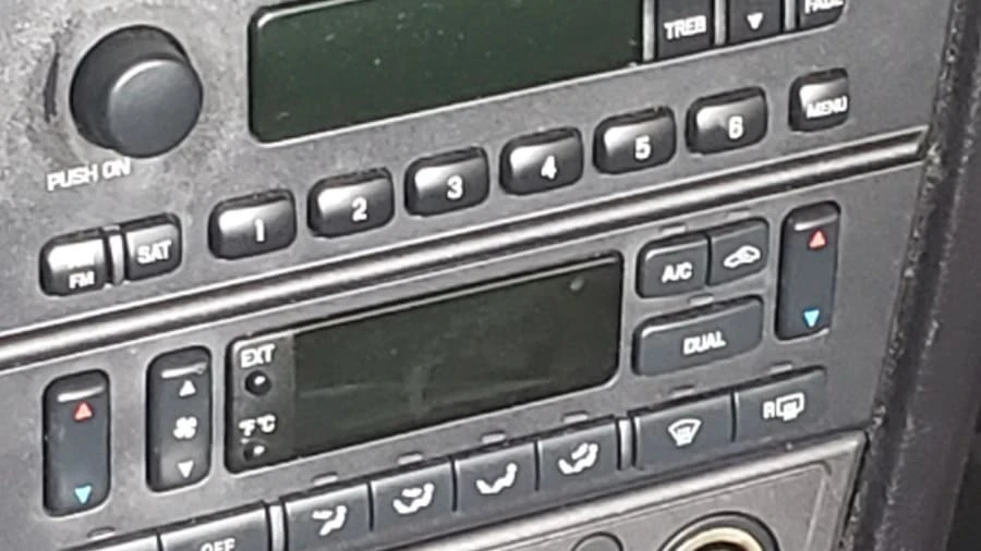 2005 Ford Thunderbird 11th Gen - Image 7 of 15