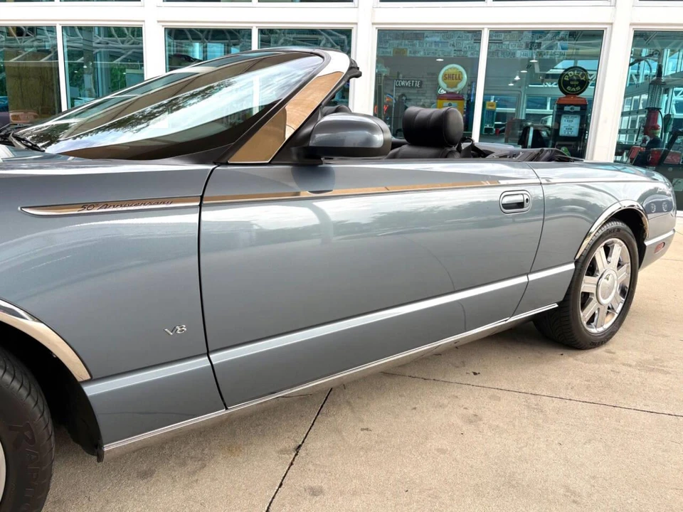 2005 Ford Thunderbird 11th Gen - Image 13 of 31