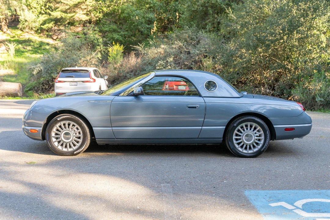 2005 Ford Thunderbird 11th Gen - Image 16 of 31