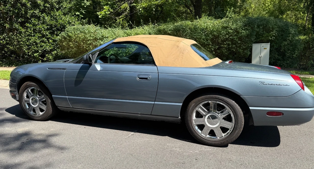 2005 Ford Thunderbird 11th Gen - Image 2 of 12