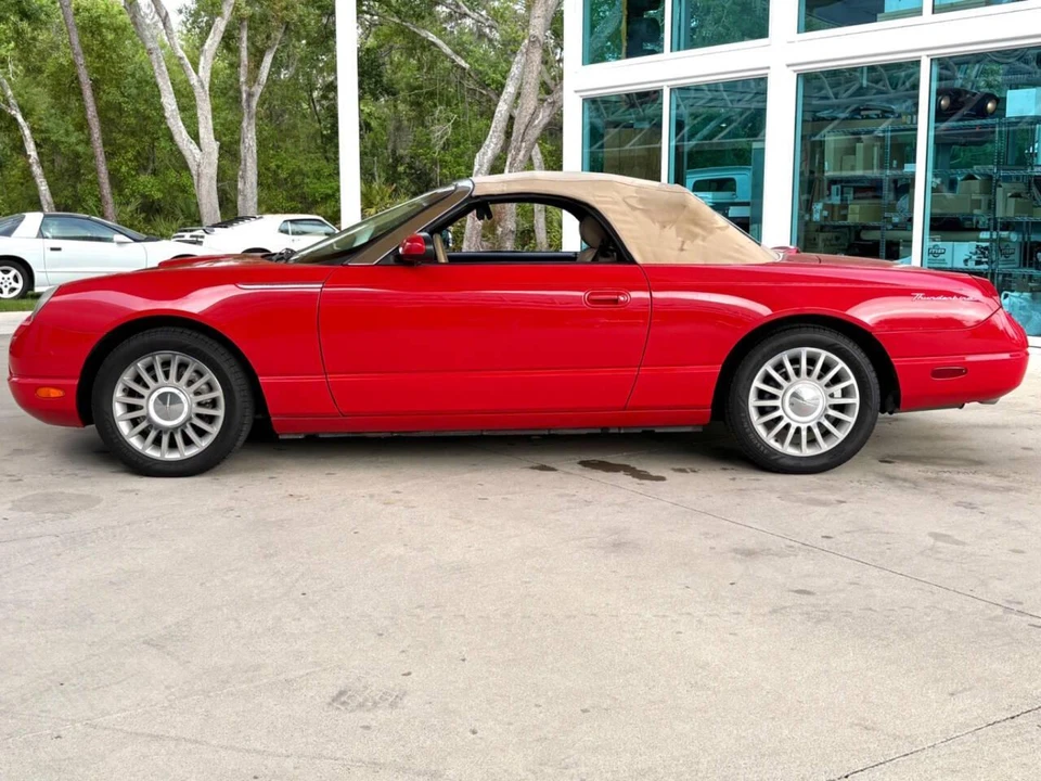 2005 Ford Thunderbird 11th Gen - Image 28 of 31