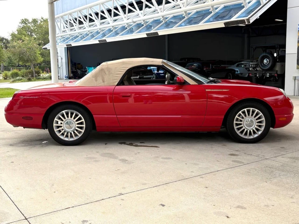 2005 Ford Thunderbird 11th Gen - Image 26 of 31