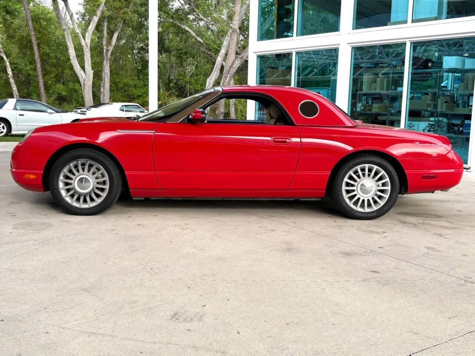 2005 Ford Thunderbird 11th Gen - Image 23 of 31