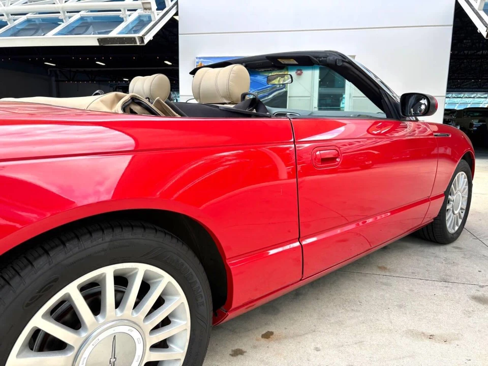 2005 Ford Thunderbird 11th Gen - Image 17 of 31
