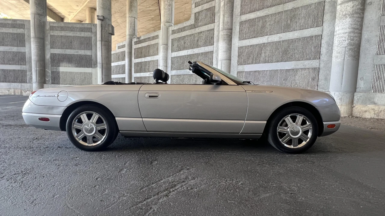 2005 Ford Thunderbird 11th Gen - Image 15 of 31