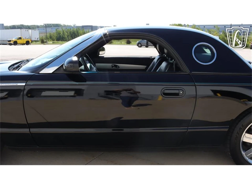 2005 Ford Thunderbird 11th Gen - Image 27 of 31