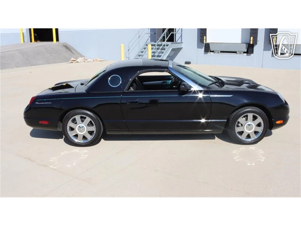 2005 Ford Thunderbird 11th Gen - Image 17 of 31