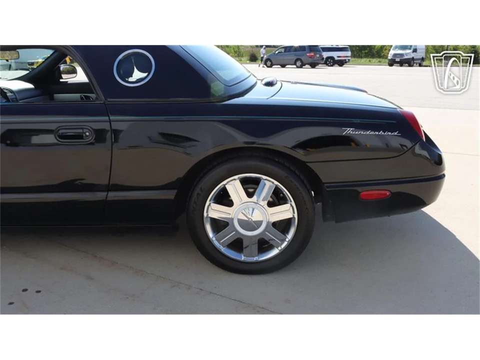 2005 Ford Thunderbird 11th Gen - Image 28 of 31