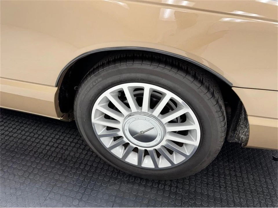 2005 Ford Thunderbird 11th Gen - Image 29 of 31