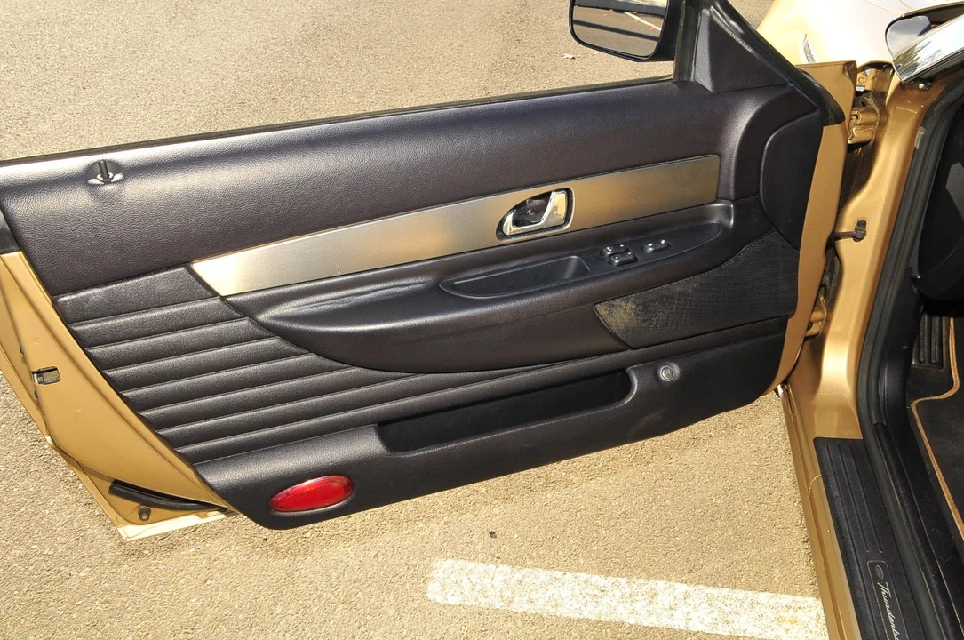 2005 Ford Thunderbird 11th Gen - Image 14 of 21