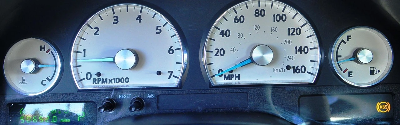 2005 Ford Thunderbird 11th Gen - Image 18 of 21
