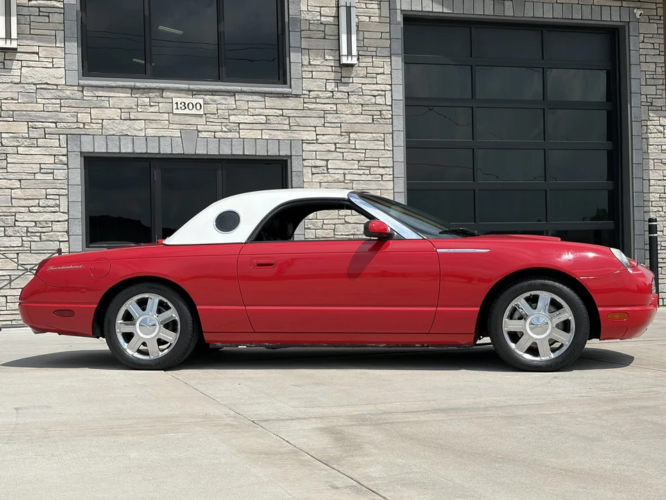 2005 Ford Thunderbird 11th Gen - Image 17 of 31