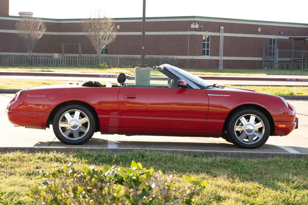 2005 Ford Thunderbird 11th Gen - Image 18 of 31