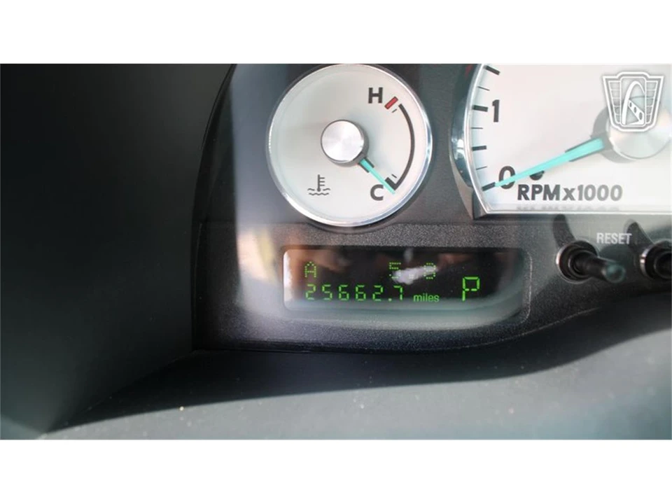 2005 Ford Thunderbird 11th Gen - Image 12 of 31