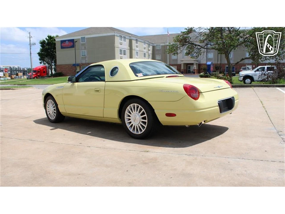 2005 Ford Thunderbird 11th Gen - Image 28 of 31