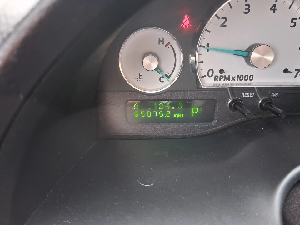 2005 Ford Thunderbird 11th Gen - Image 7 of 17