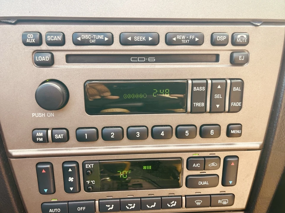 2005 Ford Thunderbird 11th Gen - Image 9 of 21