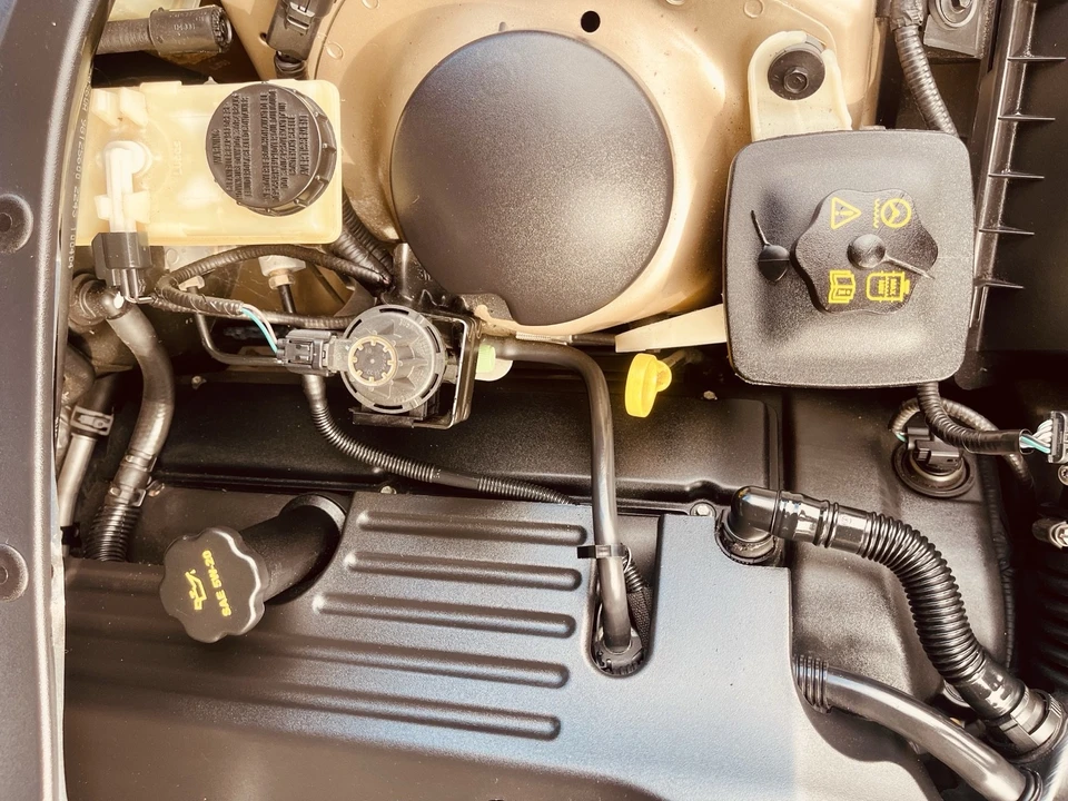 2005 Ford Thunderbird 11th Gen - Image 21 of 21