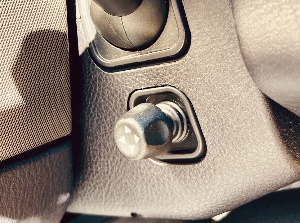 2005 Ford Thunderbird 11th Gen - Image 13 of 21
