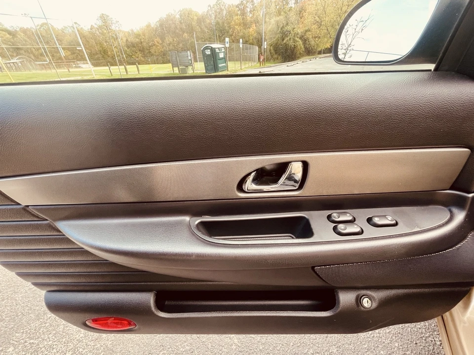 2005 Ford Thunderbird 11th Gen - Image 11 of 21