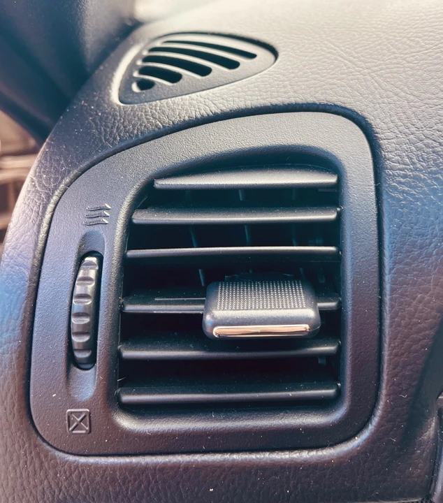 2005 Ford Thunderbird 11th Gen - Image 4 of 21