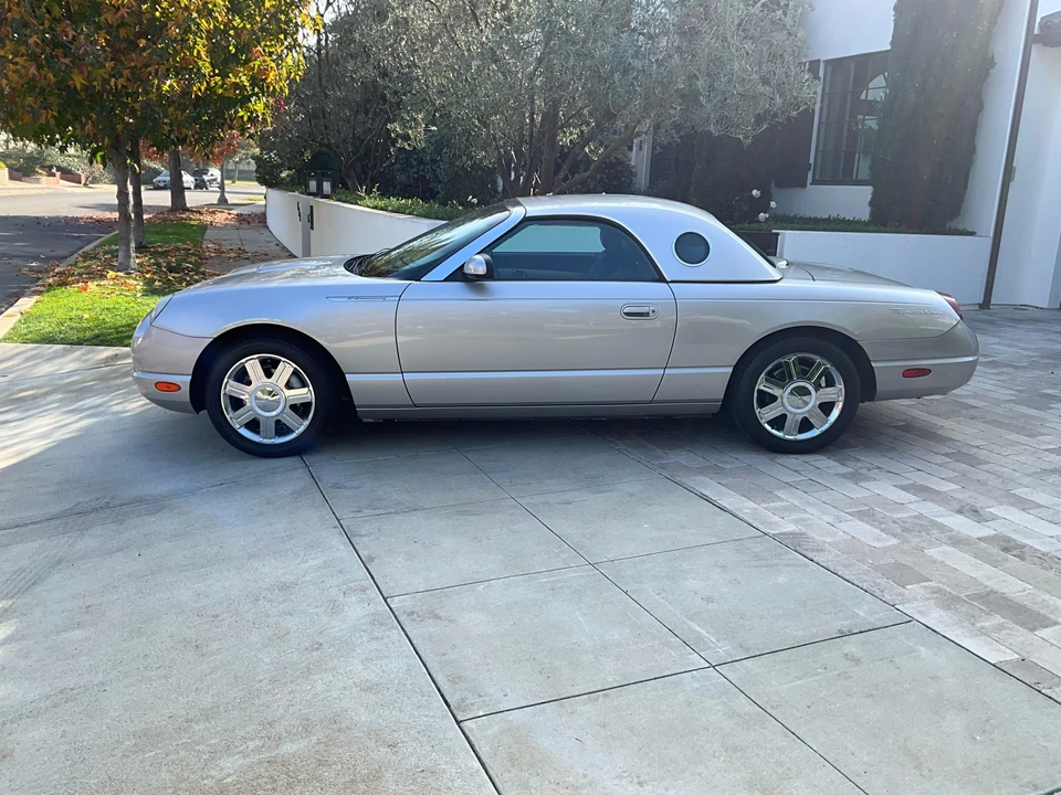 2005 Ford Thunderbird 11th Gen - Image 17 of 31