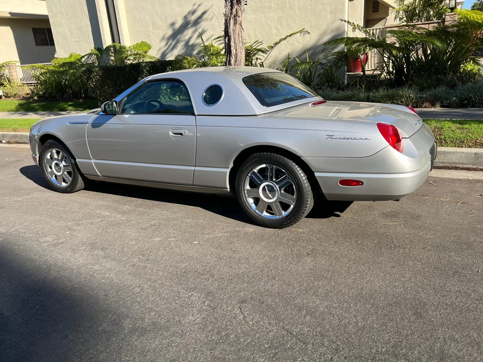 2005 Ford Thunderbird 11th Gen - Image 19 of 31