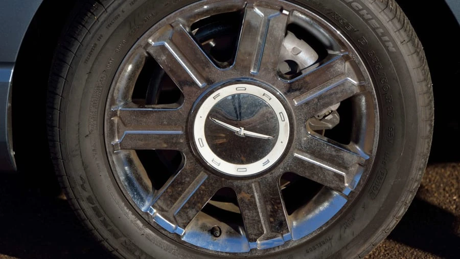 2005 Ford Thunderbird 11th Gen - Image 15 of 24