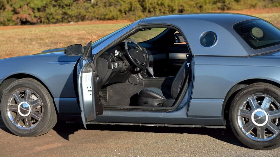 2005 Ford Thunderbird 11th Gen - Image 17 of 24