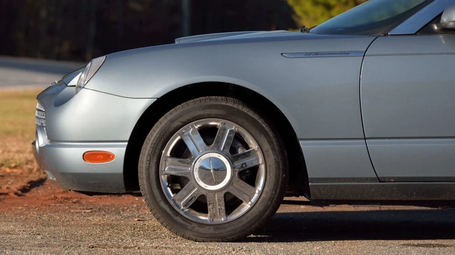 2005 Ford Thunderbird 11th Gen - Image 19 of 24