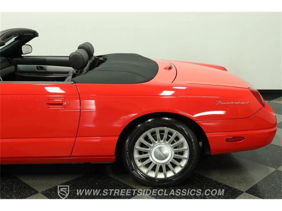 2005 Ford Thunderbird 11th Gen - Image 24 of 31