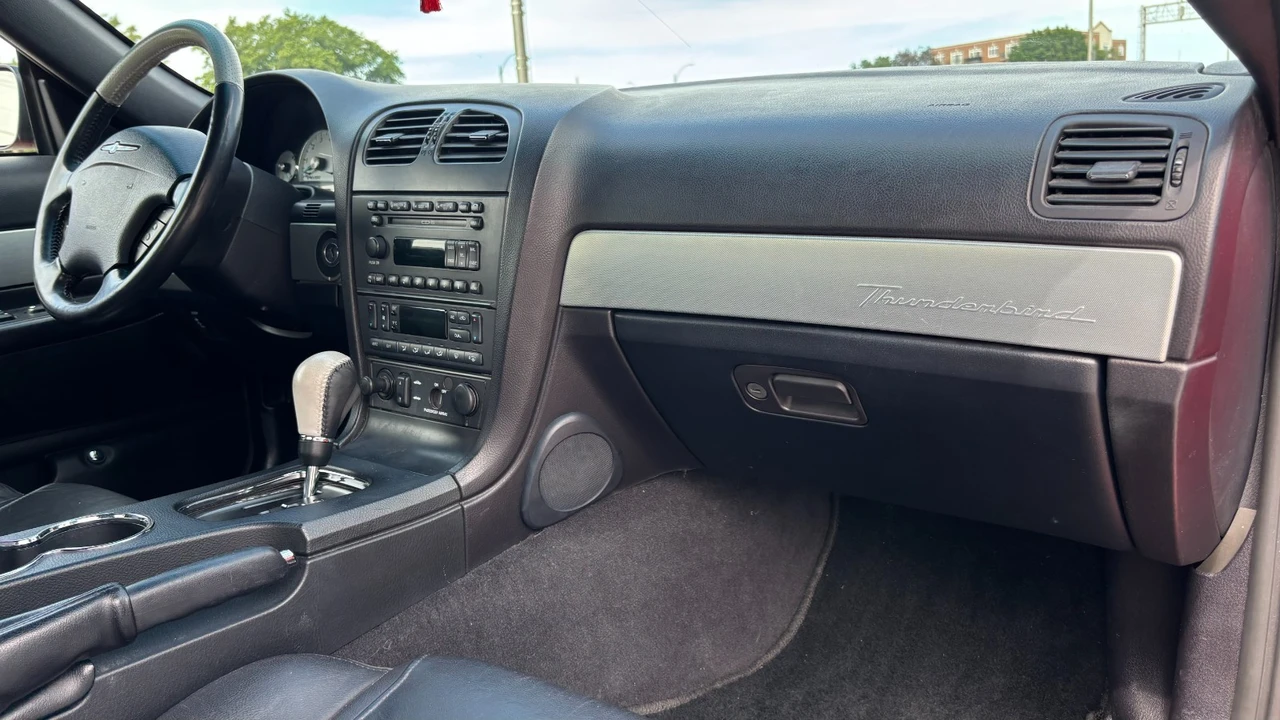 2005 Ford Thunderbird 11th Gen - Image 17 of 26