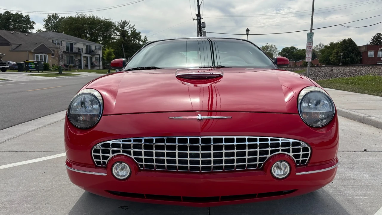 2005 Ford Thunderbird 11th Gen - Image 2 of 26